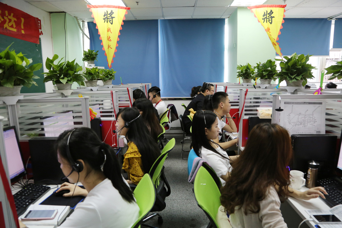 拉萨市党政部门领导一行莅临爱华国际教育科技集团参访调研信息技术咨询服务业发展